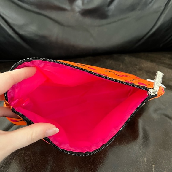 🧡BNWOT ORANGE CLINIQUE MAKEUP BAG🧡 - Picture 4 of 4